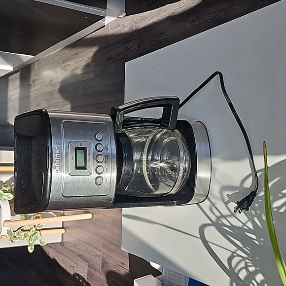 Cuisinart DCC-3200 14-Cup Glass Carafe Programmable Coffeemaker Stainless Steel - Picture 1 of 4